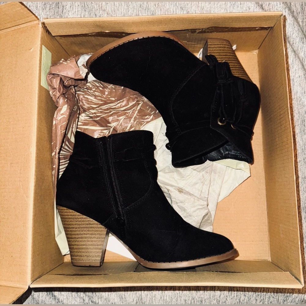 Margaritaville Ankle Booties